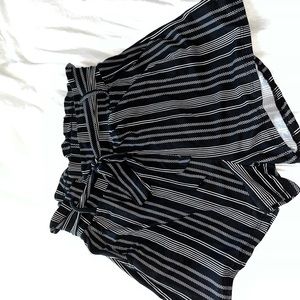 Black and white shorts with tie